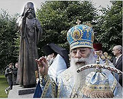Памятник священномученику Вениамину, митрополиту Петроградскому, открыт в Санкт-Петербурге